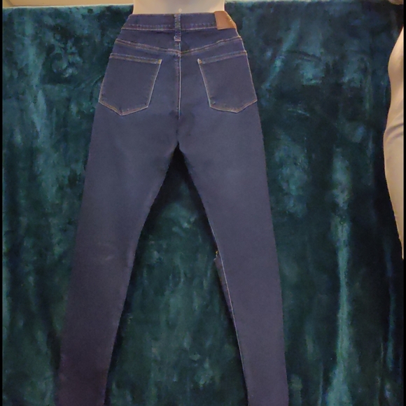 Lucky Brand Blue Jeans - Picture 2 of 2